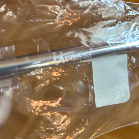 It Cosmetic Silver Makeup Brush with stand Set - Picture 3 of 4